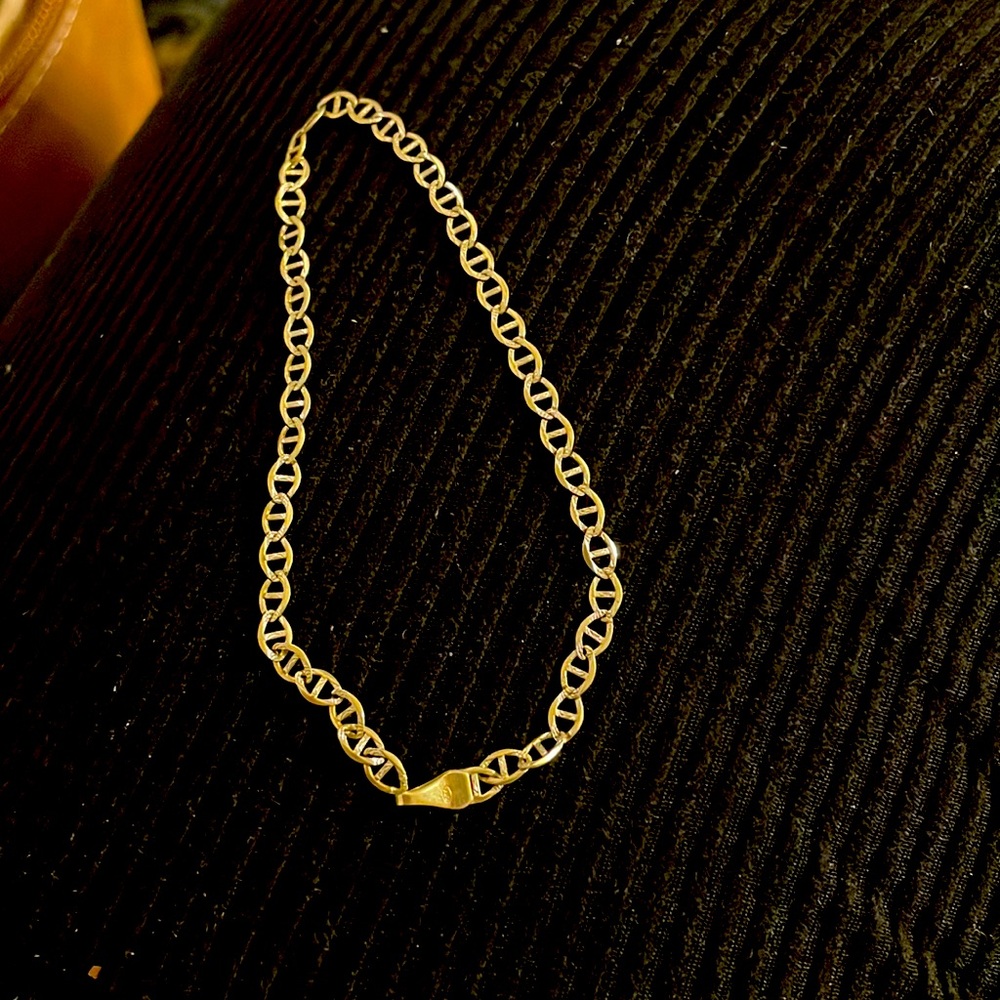 Women’s 14kt gold necklace